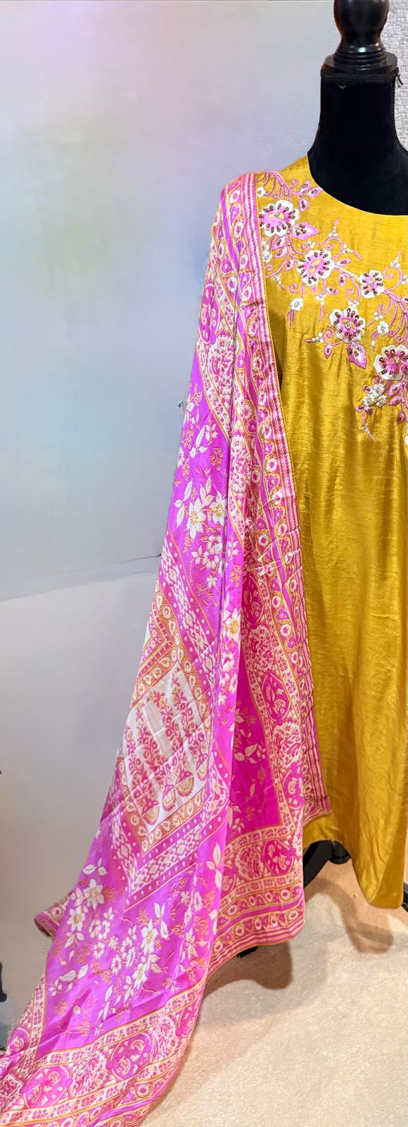 Elegant embroidered suit