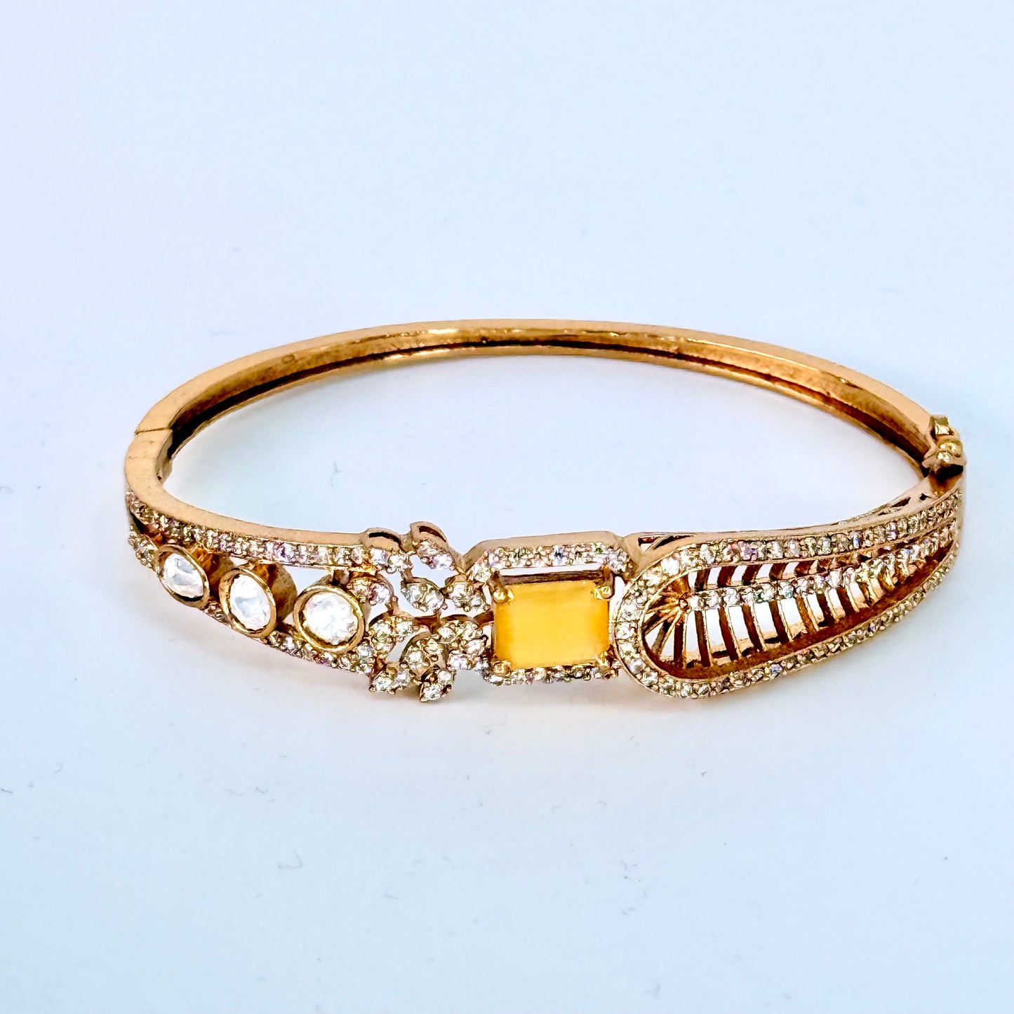 Polki with coloured gem stone