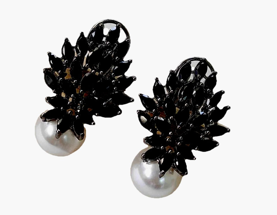 Pearl Mona Lisa Stone Studs