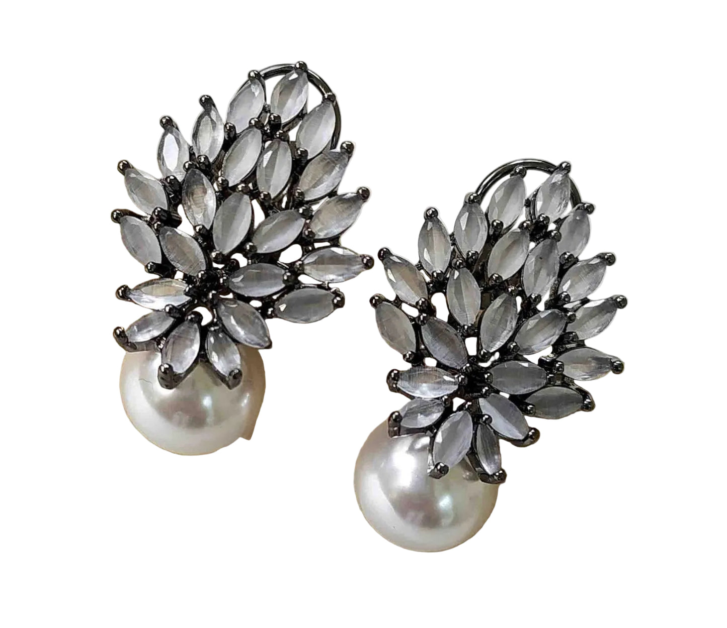 Pearl Mona Lisa Stone Studs