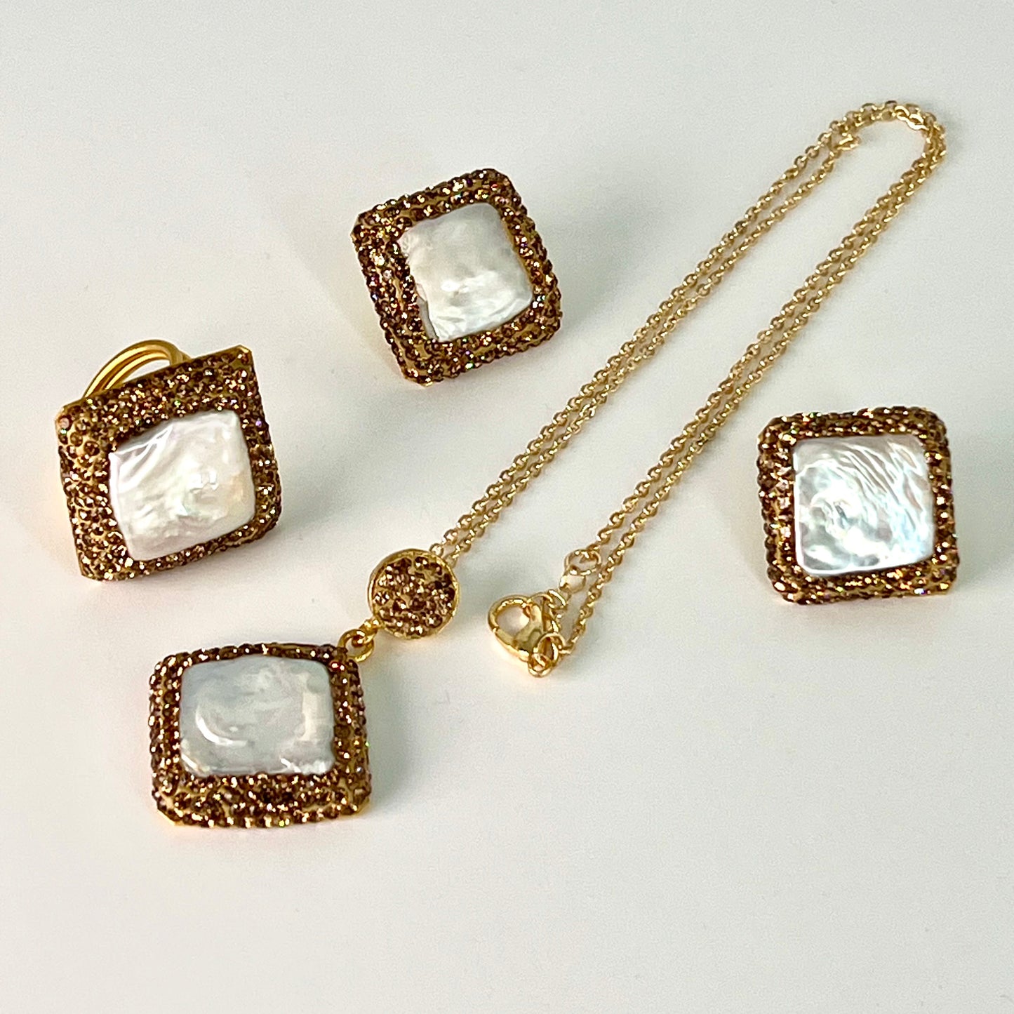 Mother of pearls square Locket set