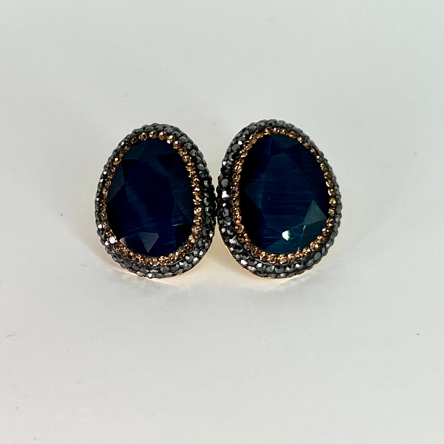 Cat eye Studs