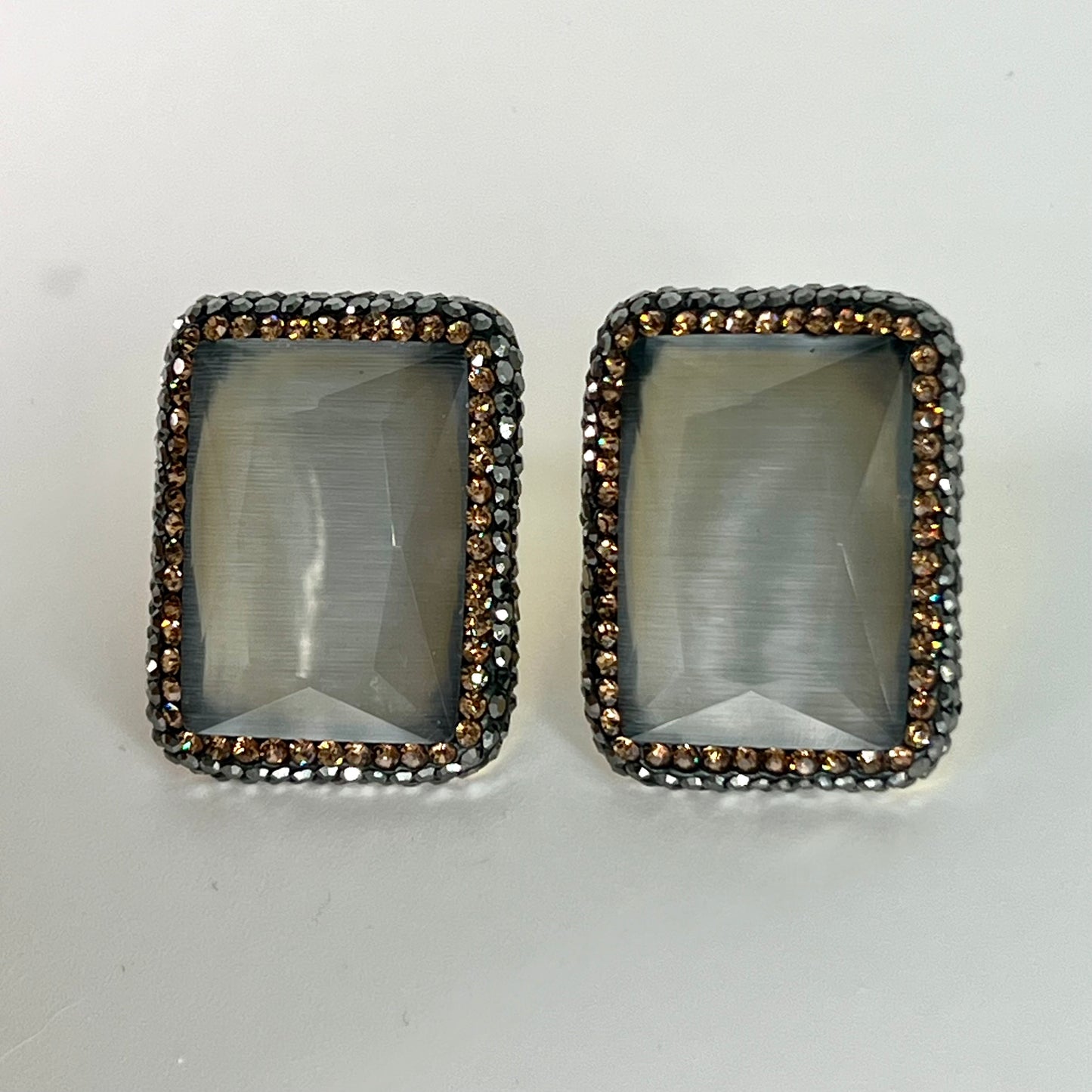 Cat eye Studs