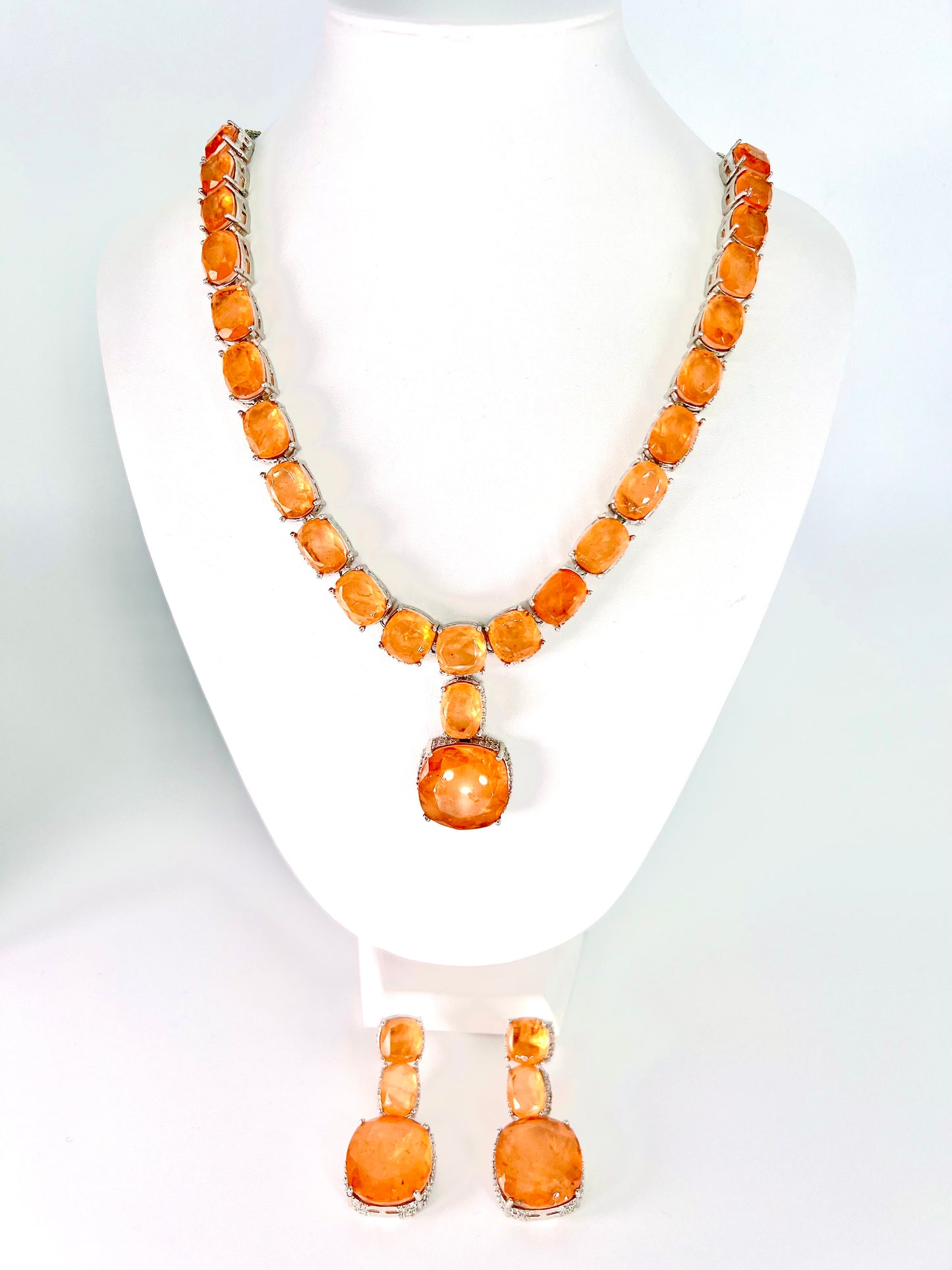 Stunning Mona Lisa Stone Necklace