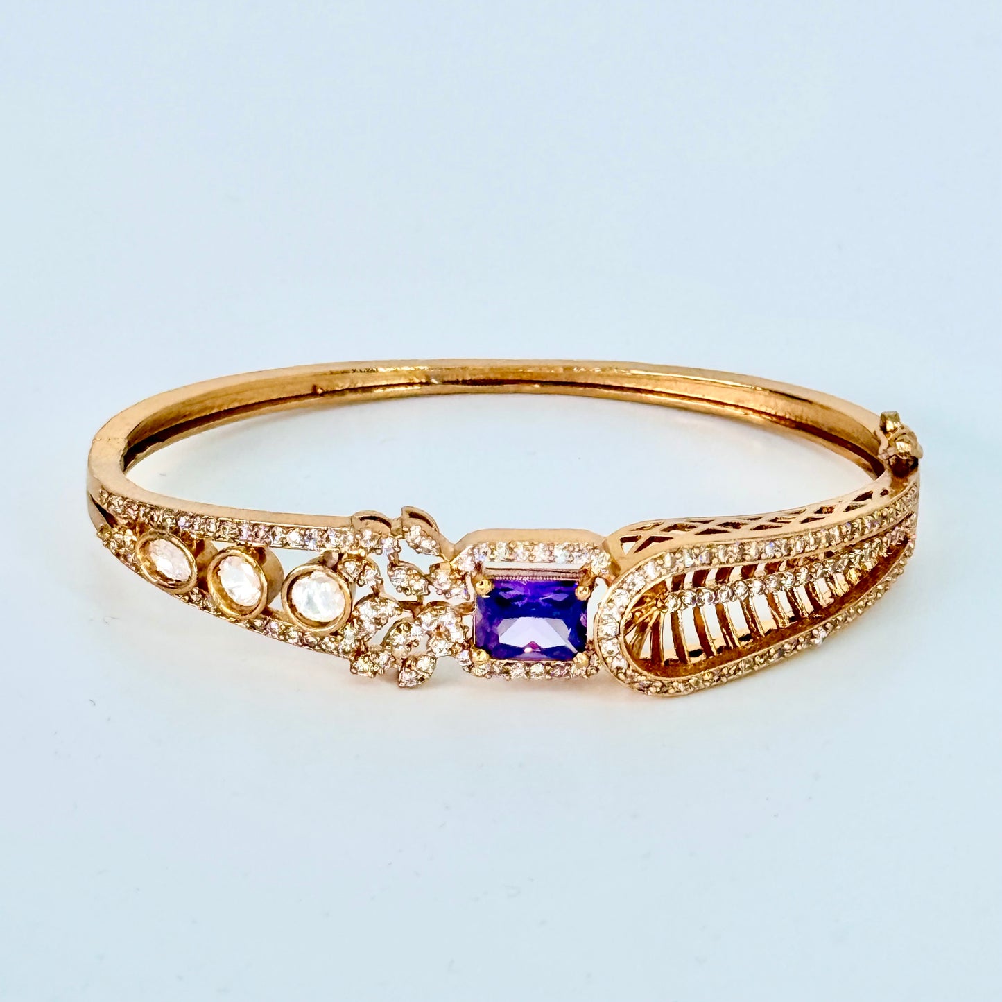 Polki with coloured gem stone