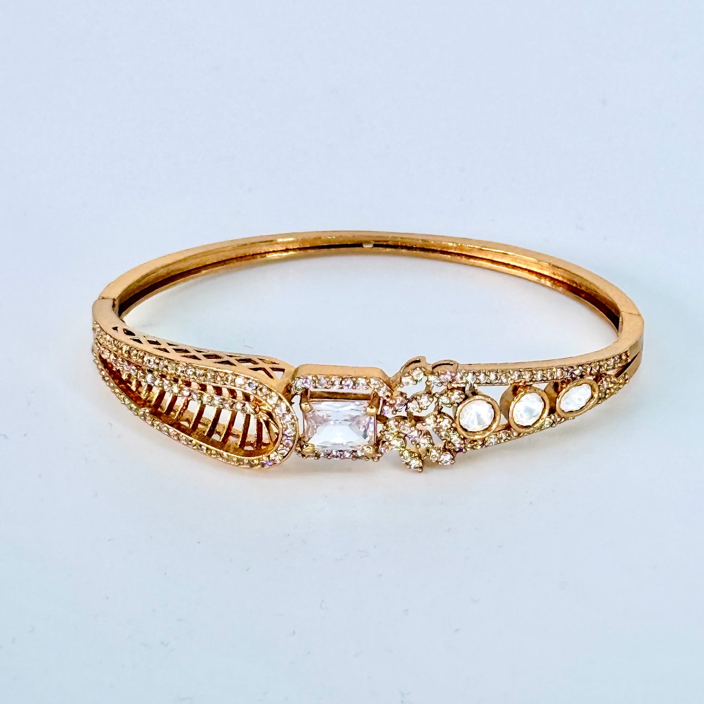 Polki with coloured gem stone