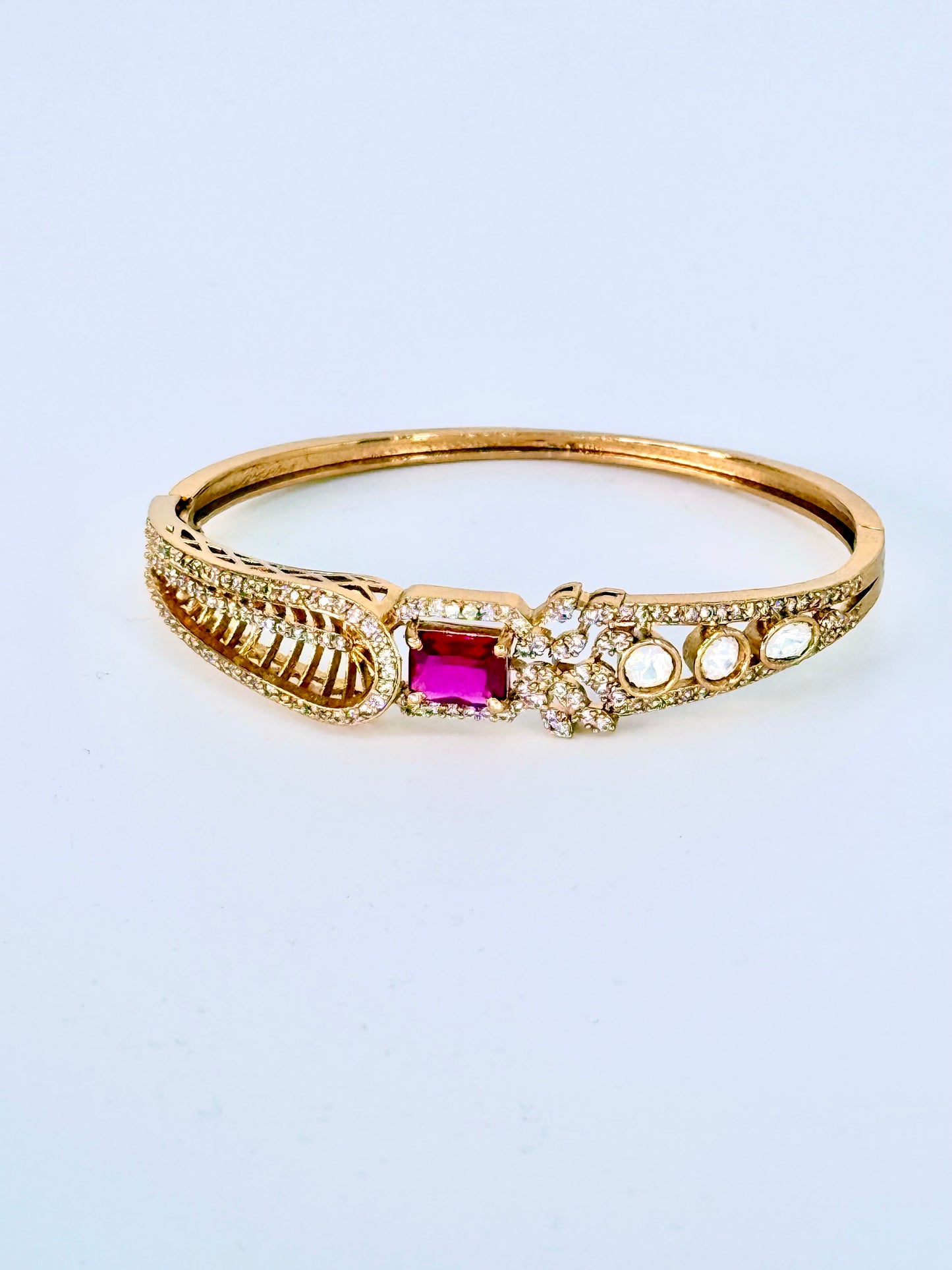 Polki with coloured gem stone