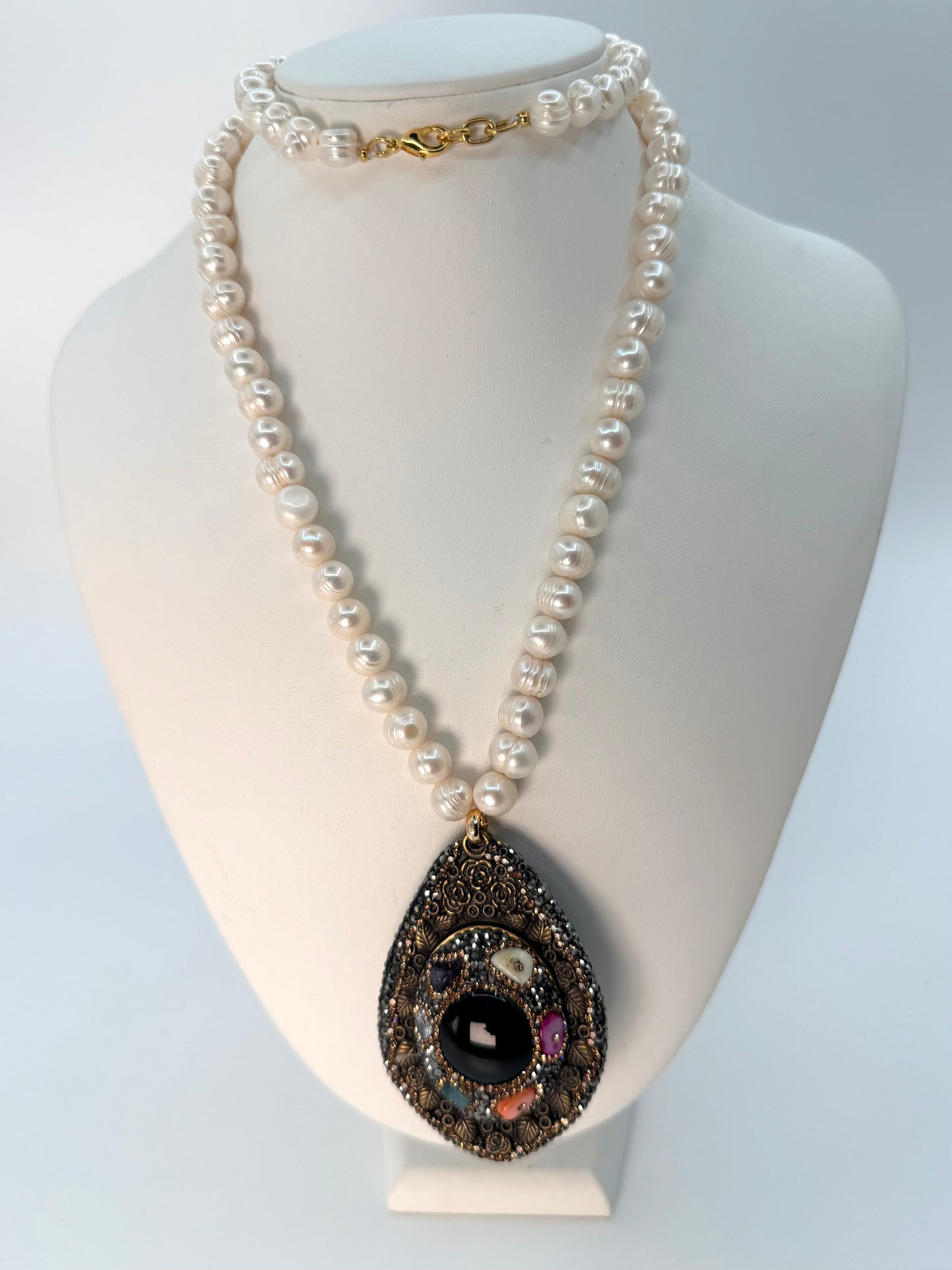 Mother-of-Pearl Necklace - Onyx & Labradorite