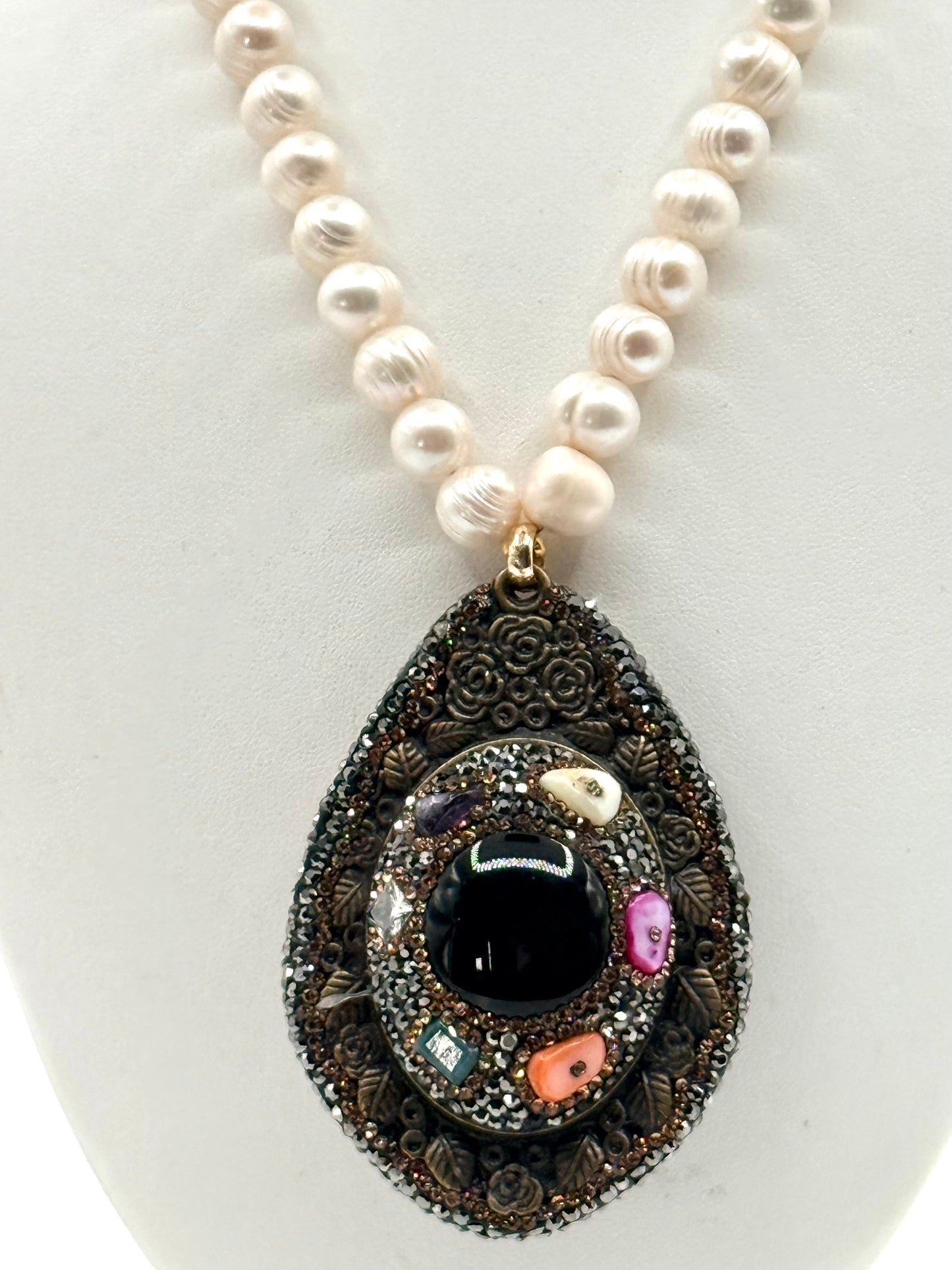 Mother-of-Pearl Necklace - Onyx & Labradorite